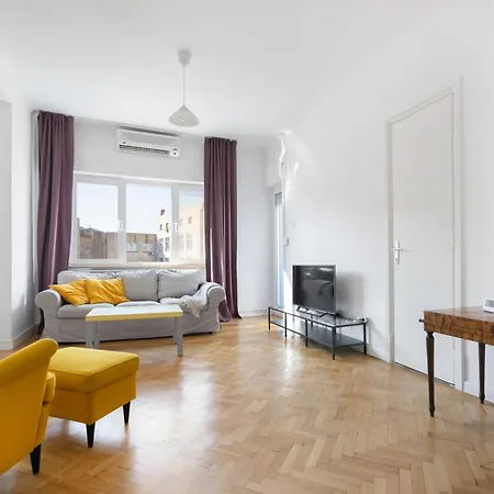 Your Deluxe In Center *