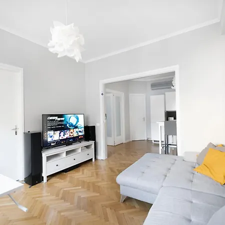 Your Deluxe In Center *