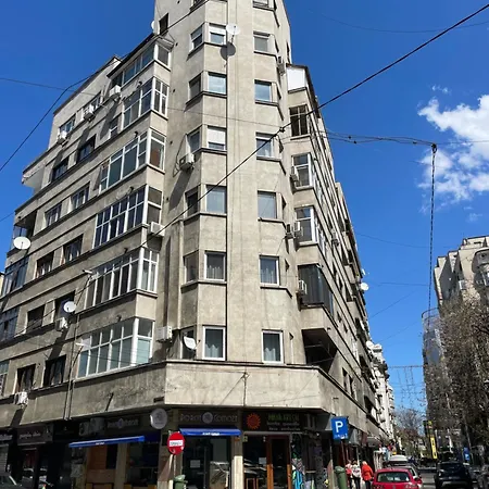 Your Deluxe In Center