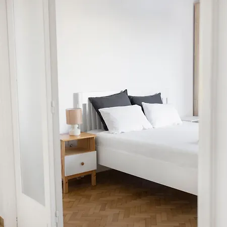 Your Deluxe In Center Apartament