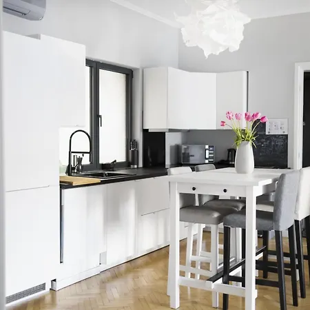 Your Deluxe In Center