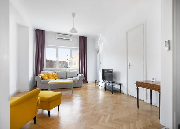 Your Deluxe In Center *