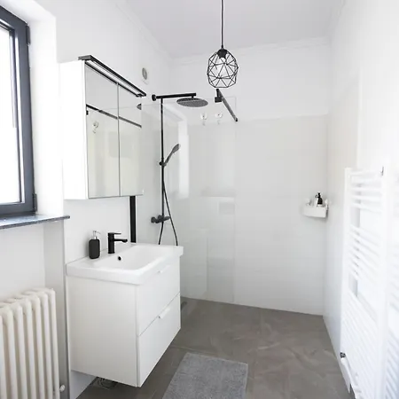 Your Deluxe In Center *