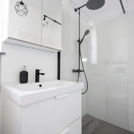 Your Deluxe In Center