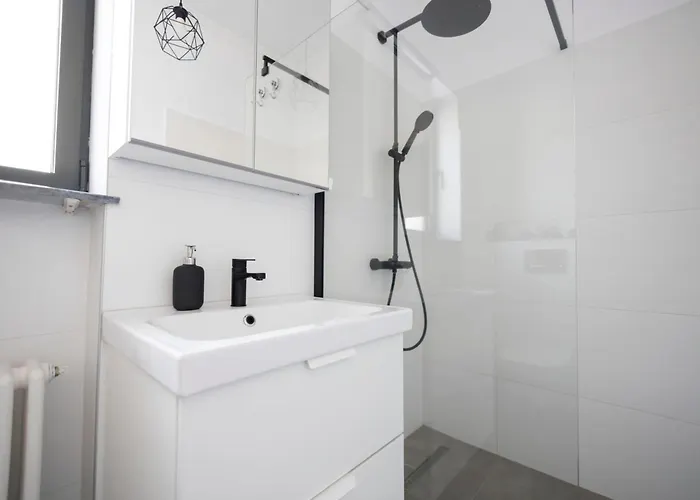 Your Deluxe In Center