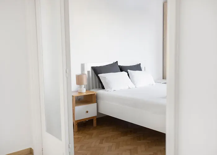 Your Deluxe In Center Apartmán