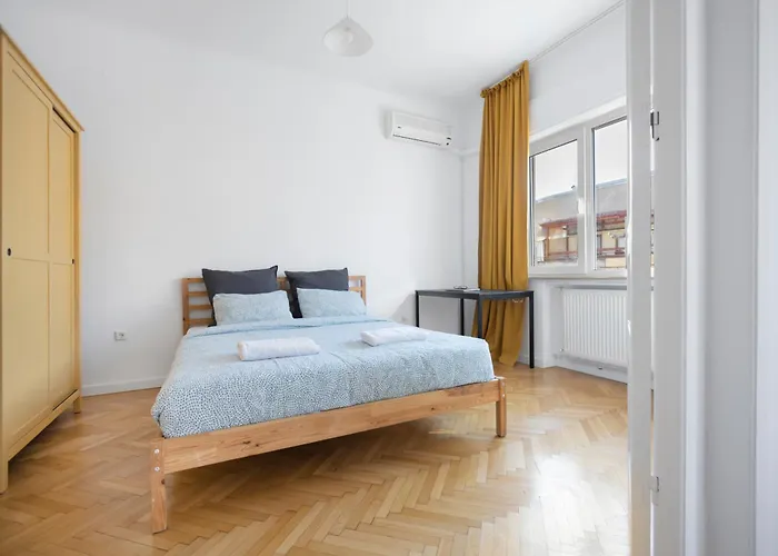 Your Deluxe In Center Apartment *