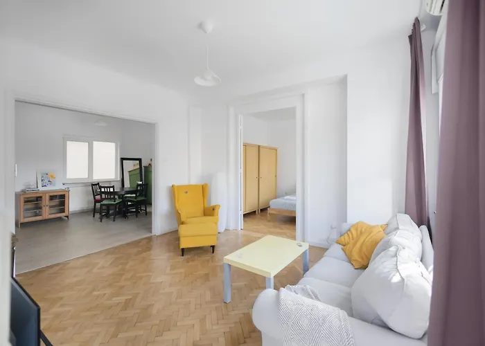 Your Deluxe In Center Bucharest