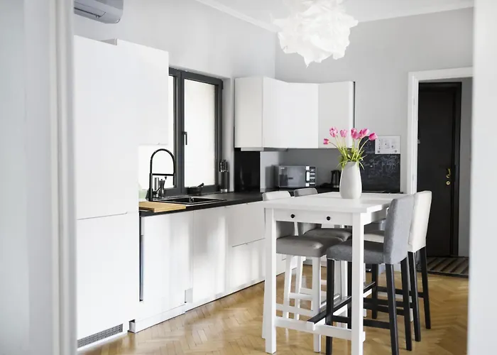 Your Deluxe In Center