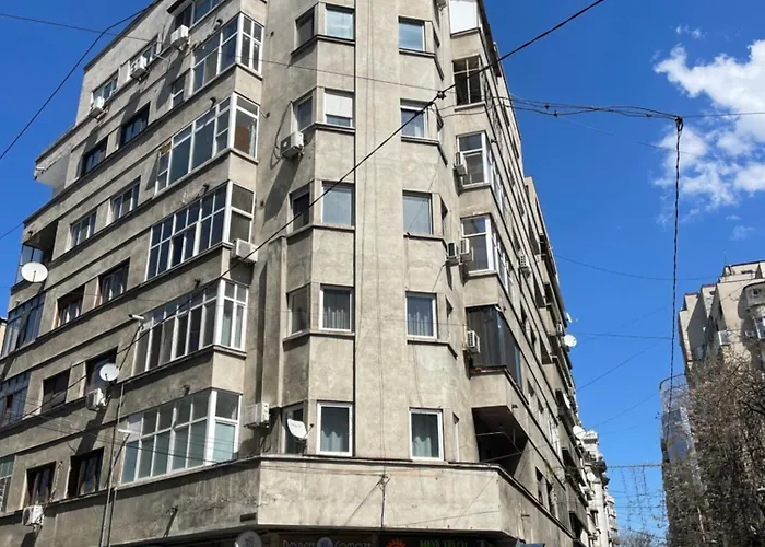 Your Deluxe In Center